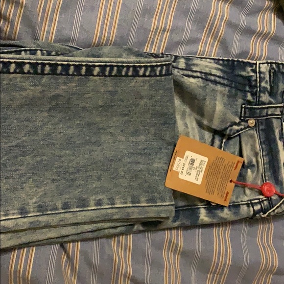 True religion jeans . - Picture 2 of 4